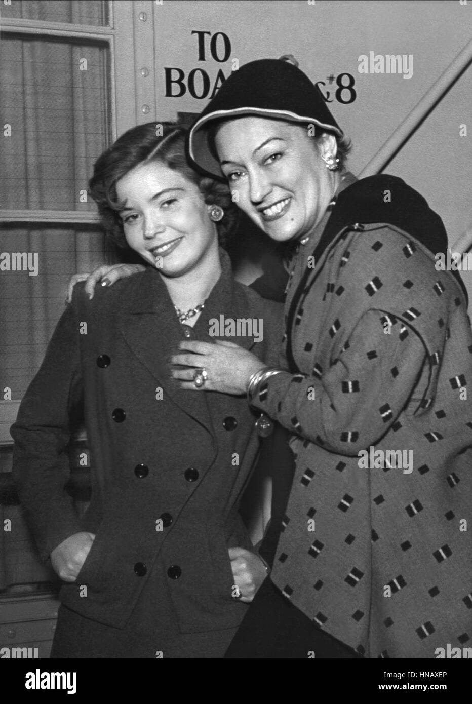 MICHELLE BRIDGET LANDWIRT & GLORIA SWANSON SCHAUSPIELERIN MIT TOCHTER (1950) Stockfoto