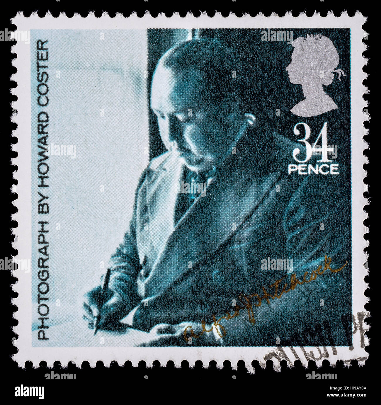 Vereinigtes Königreich - ca. 1985: Eine gebrauchte Briefmarke gedruckt in Großbritannien feiert British Film Year berühmten Regisseur Alfred Hitchcock zeigt Stockfoto