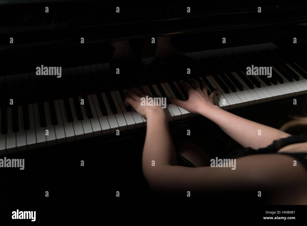 Klaviertasten Pianist Hände spielen klassischen Musik hautnah Stockfoto