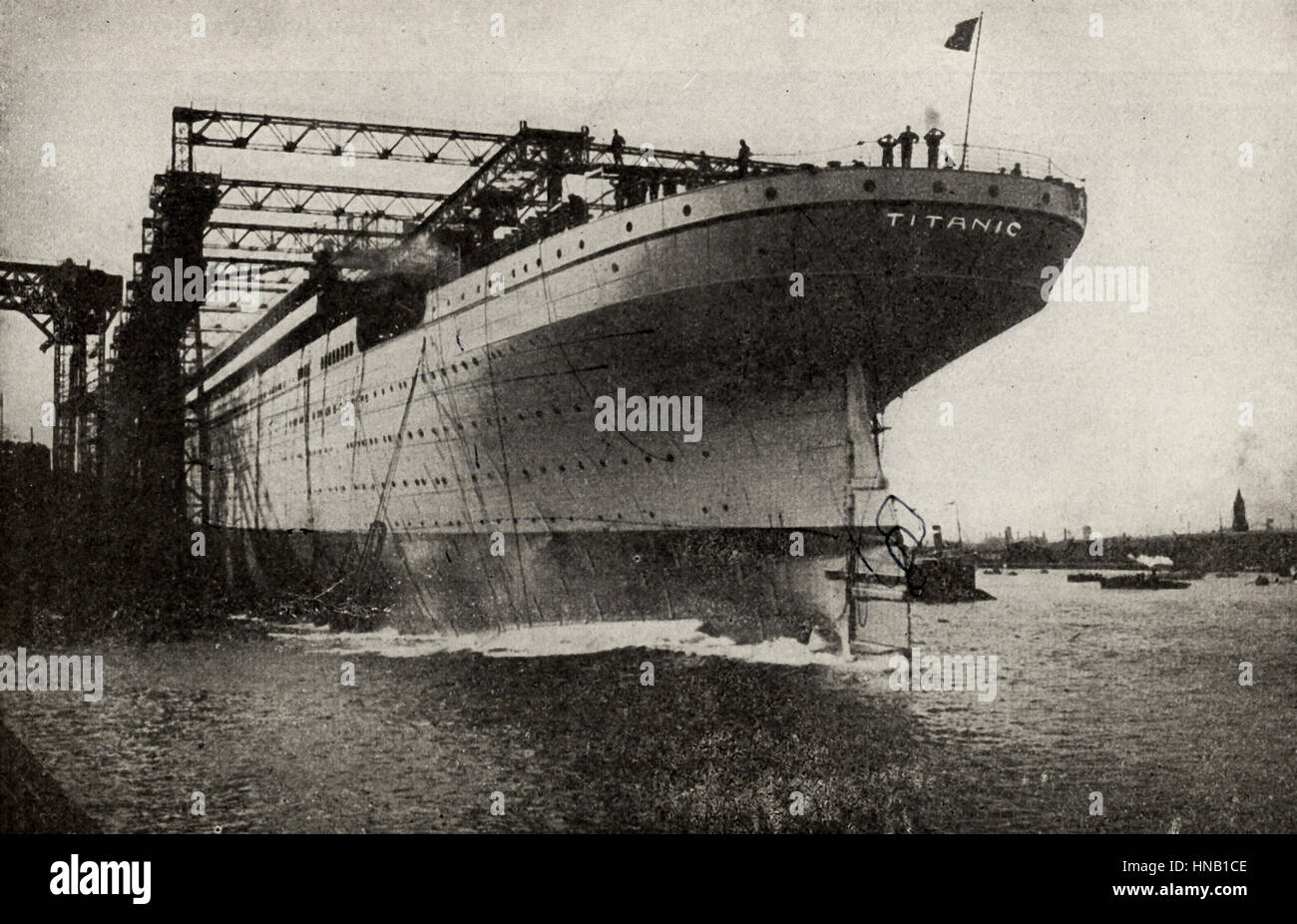 Die Titanic gebaut. Dieses Foto wurde als die Titanic, vertreten und klar sagt, wie viel, aber sehr wahrscheinlich ist es das Schwesterschiff, die RMS Olympic. Die Schiffe wurden oft miteinander verwechselt, aber dieses Foto hätte geändert werden müssen, bevor es vor hundert Jahren veröffentlicht wurde. Stockfoto