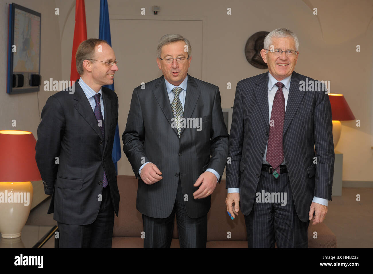 Datei Luxemburg 08.01.2010 Kaspar Villiger, trifft Vorstandsvorsitzender der Schweizer UBS-Bank, der luxemburgische Premierminister Jean-Claude Juncker und Finanzen Minis Stockfoto