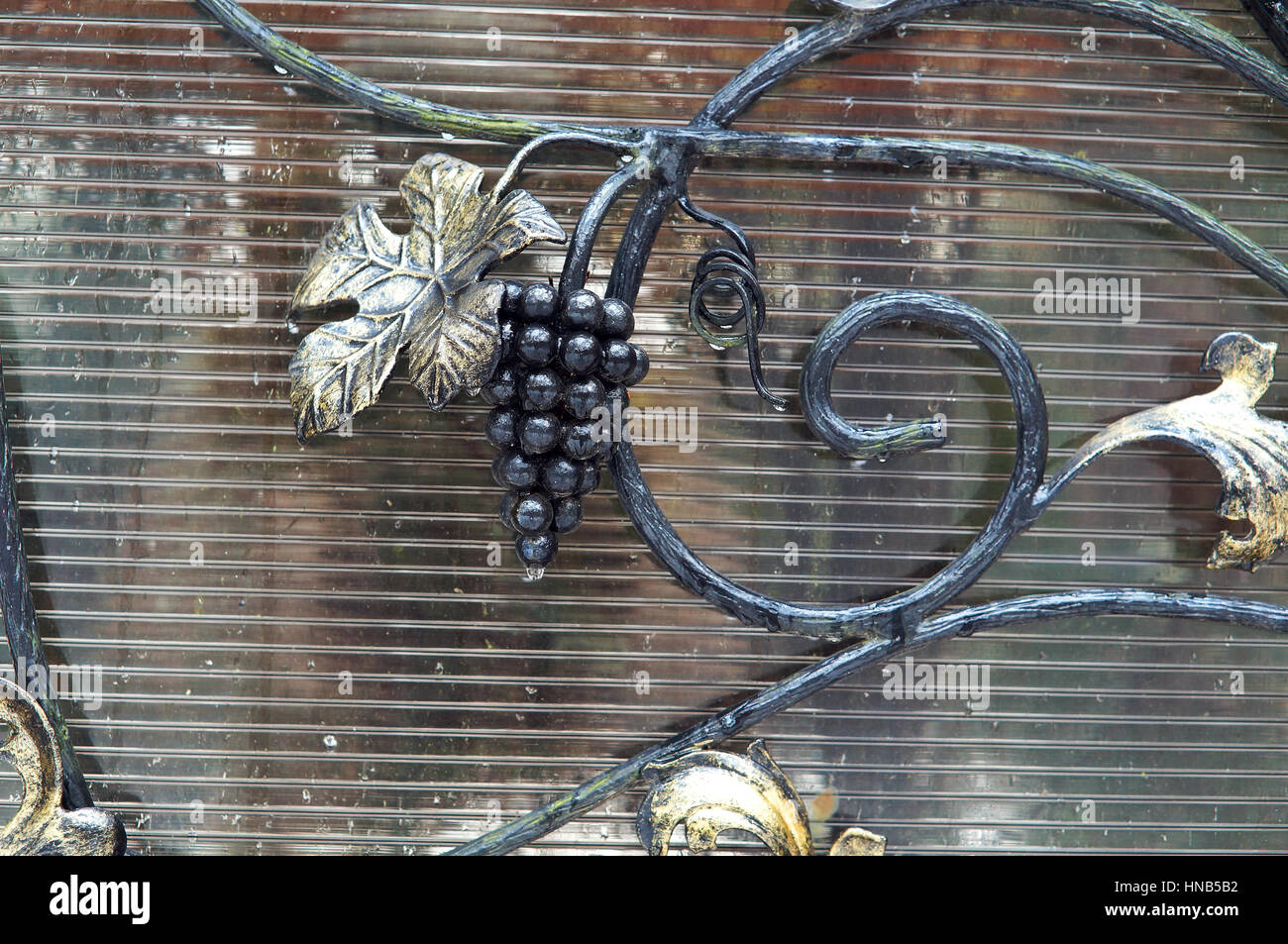 Gegenstände aus Eisen Trauben Wrought Eisen geschmiedet Stockfotografie -  Alamy