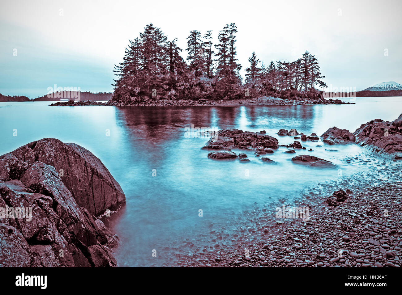 Magic Island von Heilbutt Punkt Erholung Standort in der Nähe von Sitka, Alaska, USA gesehen. Fotografie von Jeffrey Wickett, NorthLight Fotografie. Stockfoto