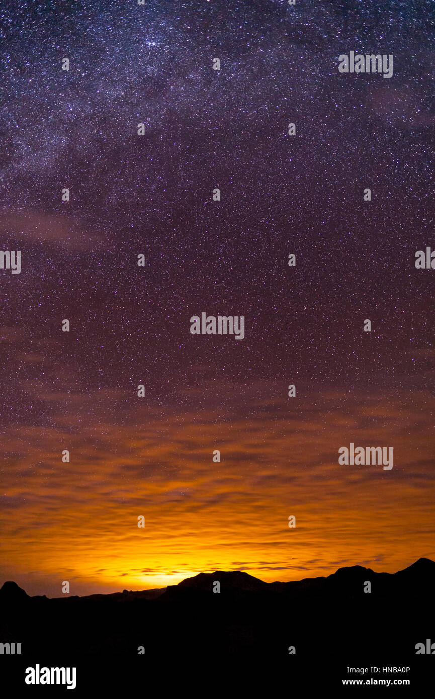 Sonnenuntergang & Berge mit Sternen, Arizona, USA Stockfoto
