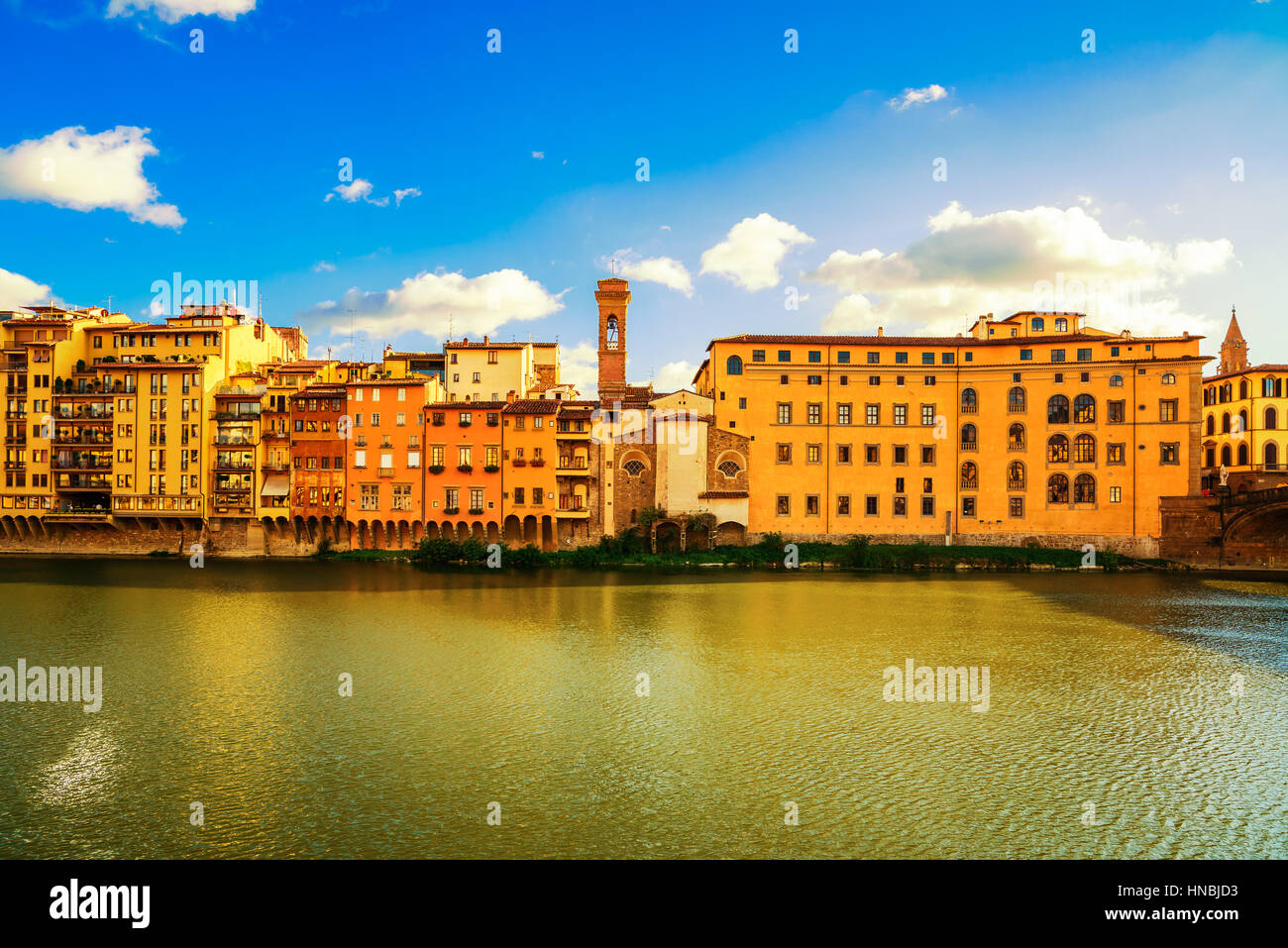 Arno und historischen Gebäuden Architektur Wahrzeichen in Florenz am Sonnenuntergang. Toskana, Italien, Europa. Stockfoto