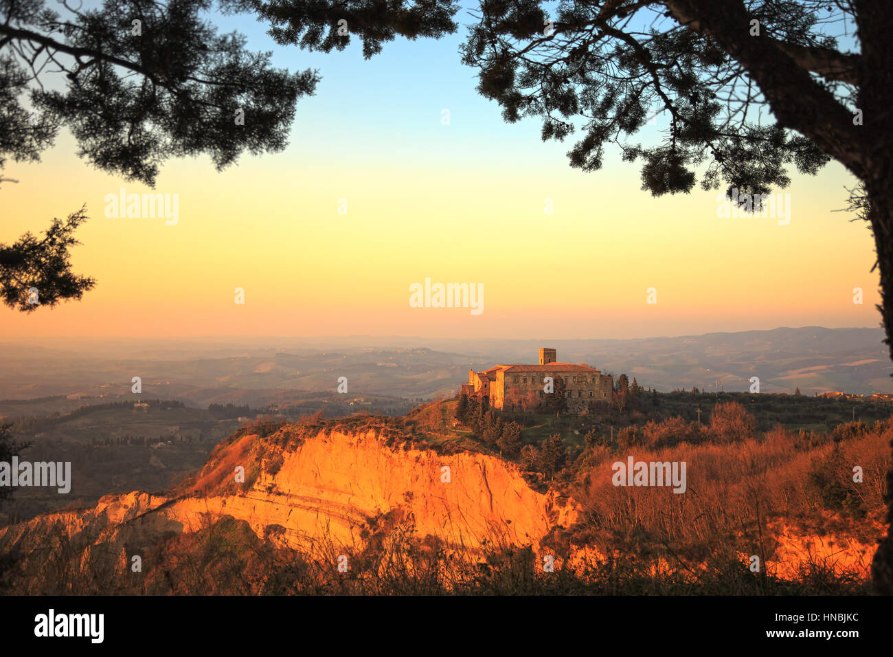 Toskana, Volterra Le Balze Sonnenuntergang Kulturlandschaft. Italien, Europa. Stockfoto