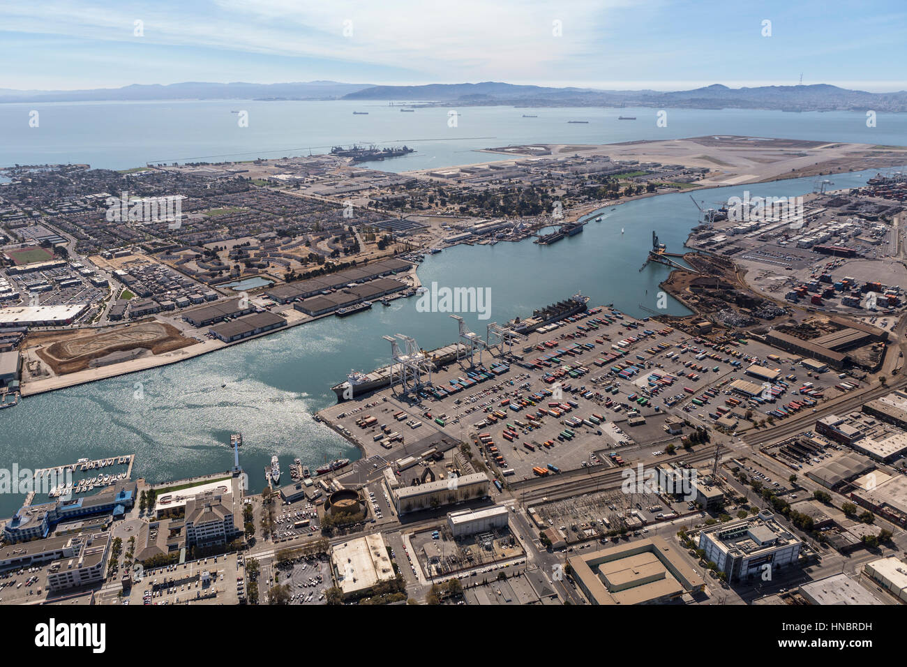 Oakland, Kalifornien, USA - 19. September 2016: Blick auf den Hafen von Oakland und Alameda Insel San Francisco Bay. Stockfoto