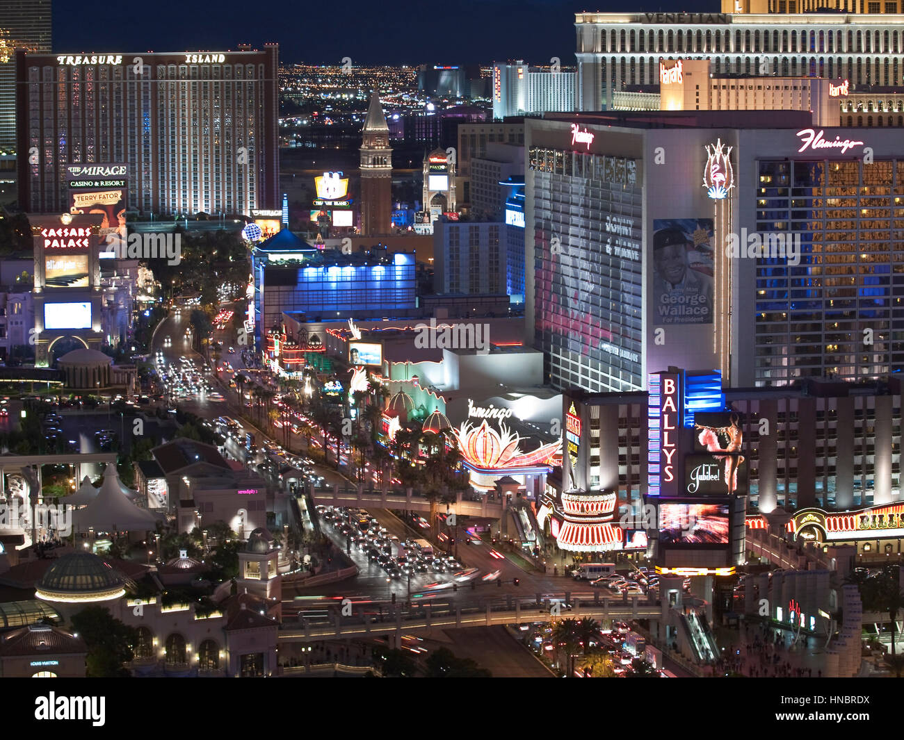Las Vegas, Nevada, USA - 6. Oktober 2011: Am frühen Abendlicht auf der Schatzinsel, Streifen Flamingo und anderen Resorts in Las Vegas. Stockfoto