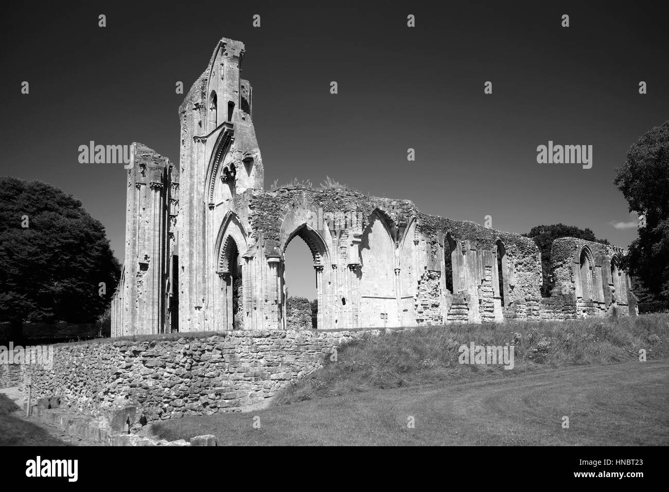 Sommer, Juni, Juli, Sommerzeit, Glastonbury Abbey, Glastonbury, Somerset, England, Großbritannien, Großbritannien Stockfoto