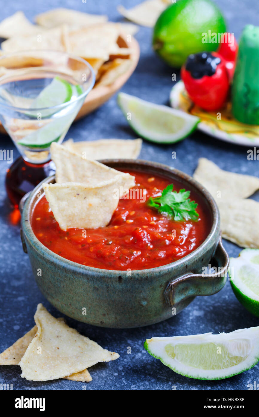 TortillaChips und Salsadip Stockfotografie Alamy