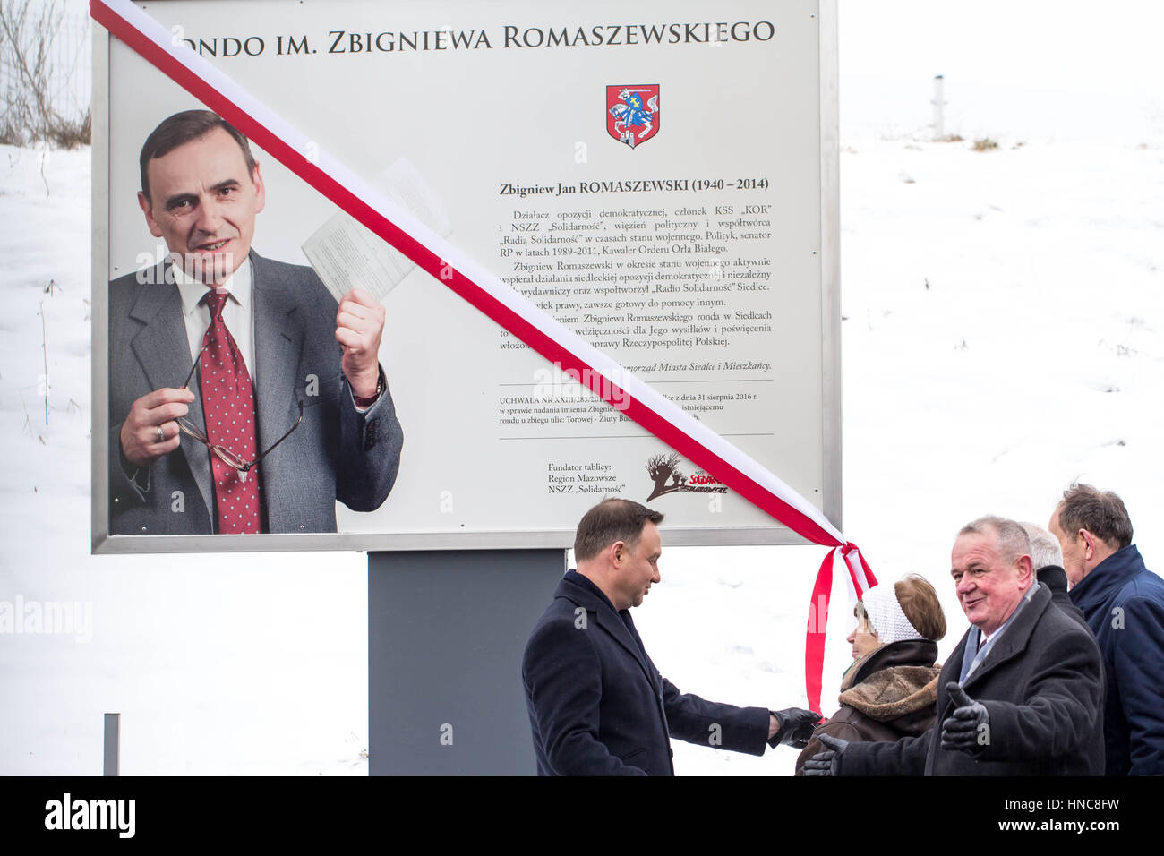 Siedlce, Polen. 11. Februar 2017. Der polnische Präsident Andrzej Duda gab Kreisverkehre in Siedlce Namen Zbigniew Romaszewski.Siedlce, Polen, 11. Februar 2017... Bildnachweis: Marcin Poziemski/Alamy Live-Nachrichten Stockfoto