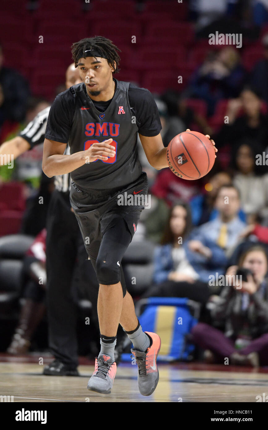Philadelphia, Pennsylvania, USA. 9. Februar 2017. Southern Methodist Mustangs vorwärts BEN MOORE (0) bringt den Ball während der amerikanischen Athletic Conference Basketball-Spiel im Liacouras Center in Philadelphia. SMU schlagen Tempel 66-50. Credit: Ken Inness/ZUMA Draht/Alamy Live-Nachrichten Stockfoto