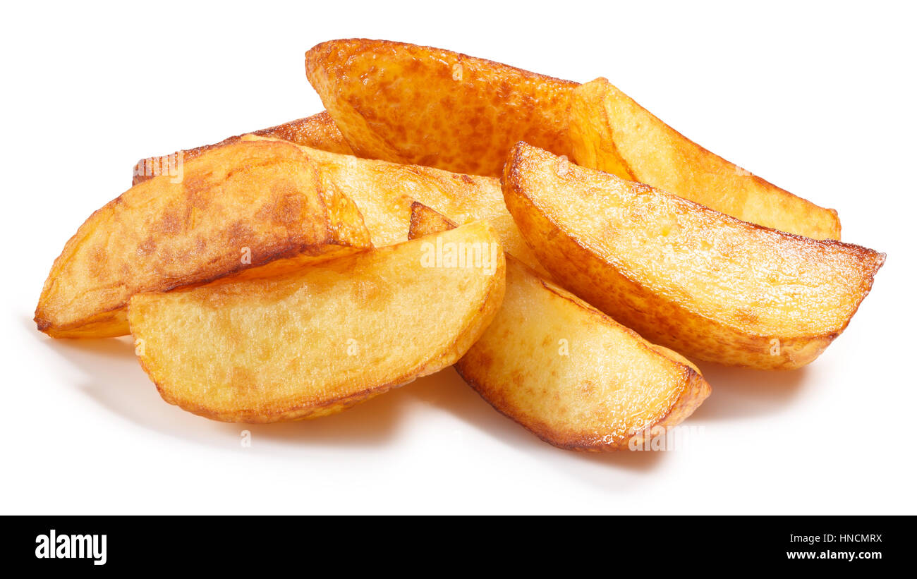 Haufen von geviertelten gebackene Pommes frites oder Kartoffelchips. Schneidepfade, Schatten getrennt Stockfoto