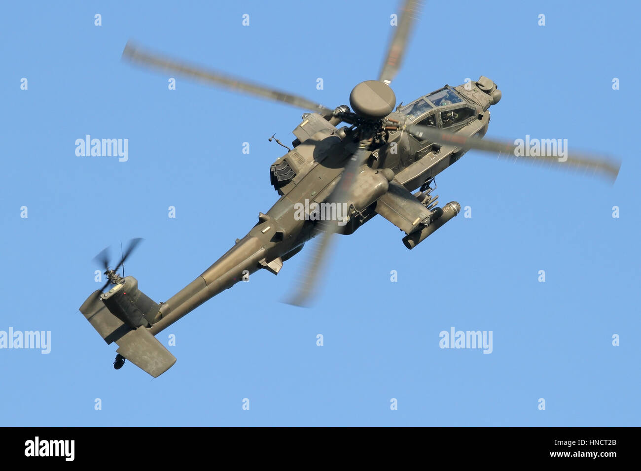 "Gunship 2' aus dem Army Air Corps Apache AH Display Team Durchführung eine Pedale Wendung in einer Praxis arbeiten bis Display an der Basis in Wattisham Teams. Stockfoto