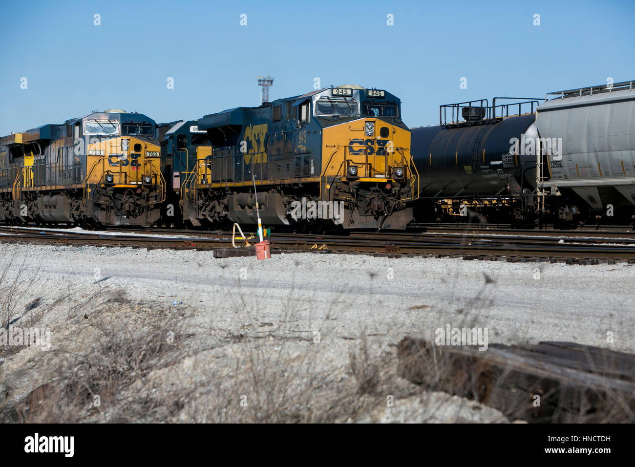 CSX Lokomotiven und Zug Autos auf einem Abstellgleis in Nashville, Tennessee am 4. Februar 2017 Eisenbahn. Stockfoto