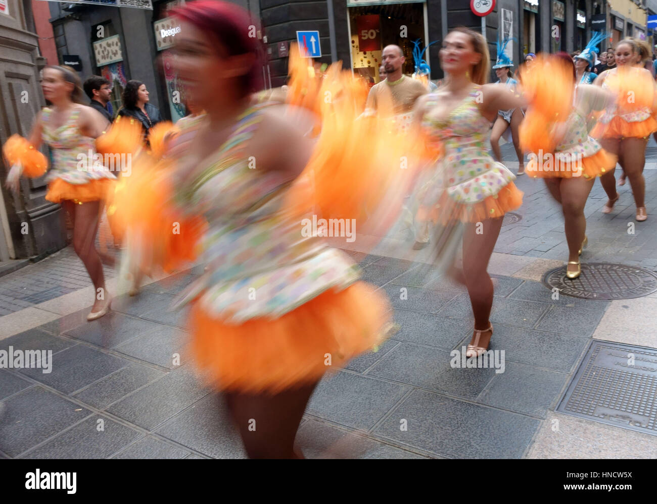 Karneval-Darsteller in der Straße in Santa Cruz De Tenerife, Kanarische Inseln, Spanien Stockfoto