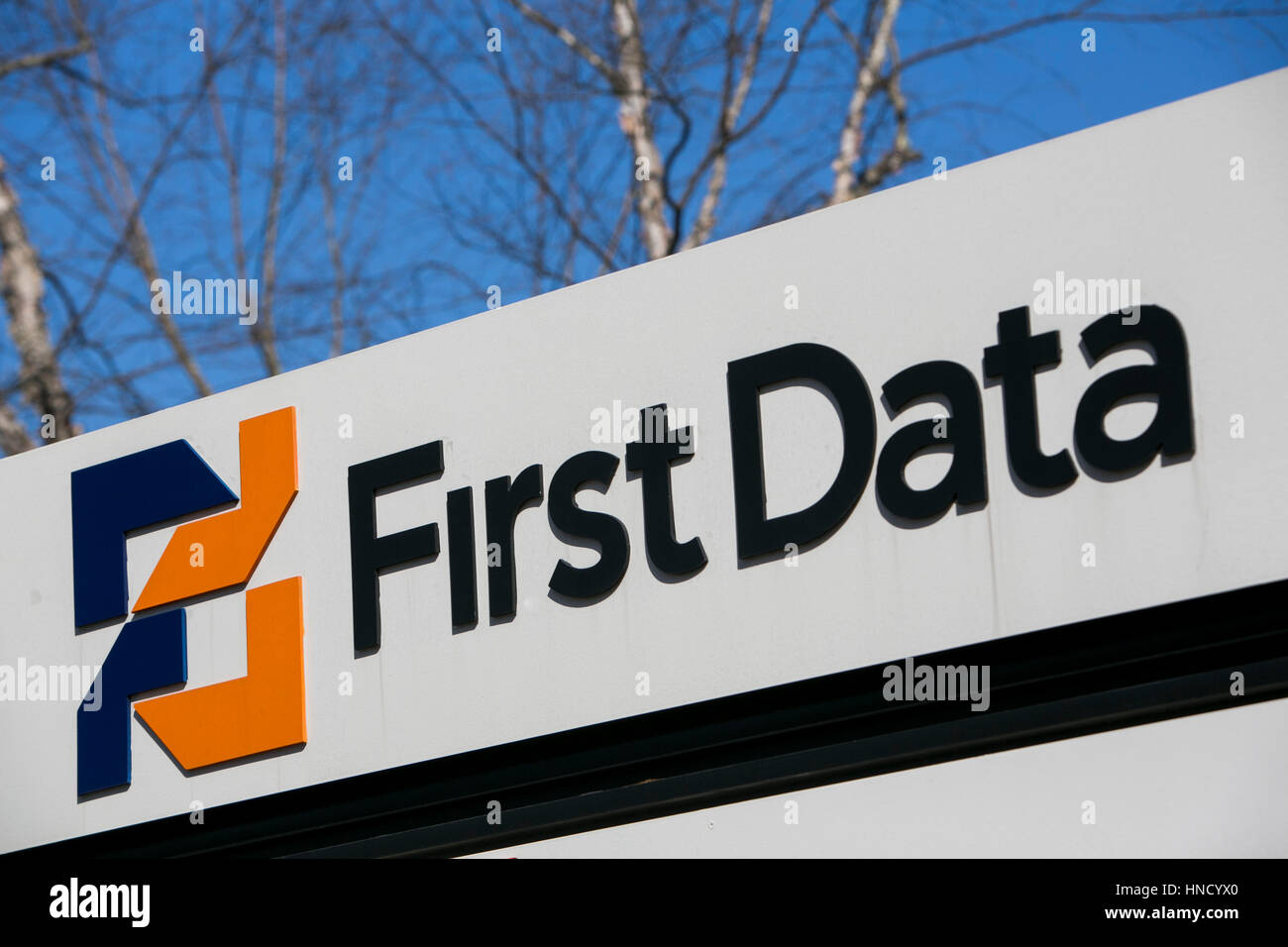 Ein Logo Zeichen außerhalb einer Einrichtung, die von der First Data Corporation in Cordova, Tennessee am 5. Februar 2017 besetzt. Stockfoto