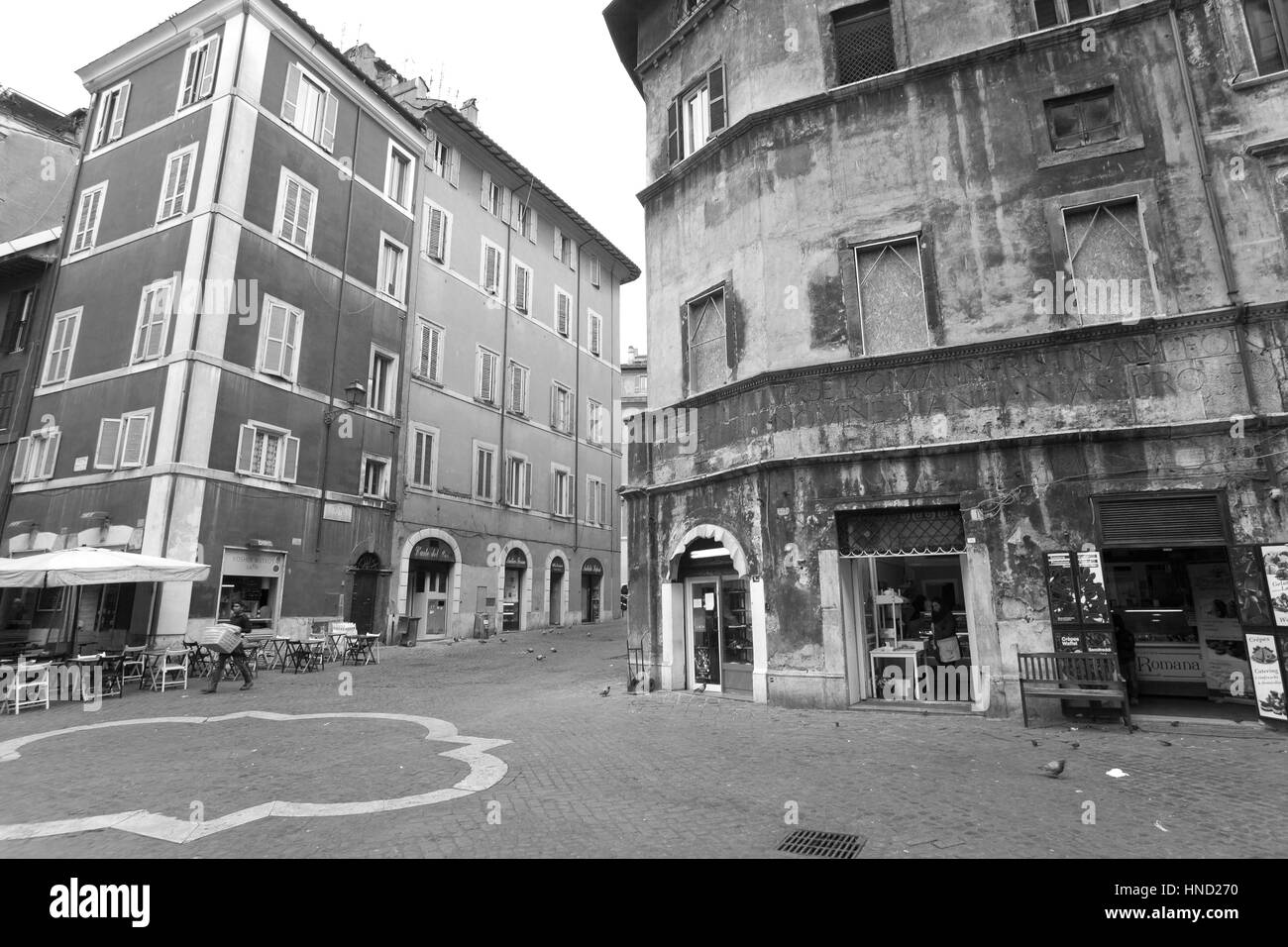 Rom, Italien - 8. Januar 2017: nicht identifizierten Personen snooping und jüdischen Ghetto von Rom zu besuchen. Stockfoto