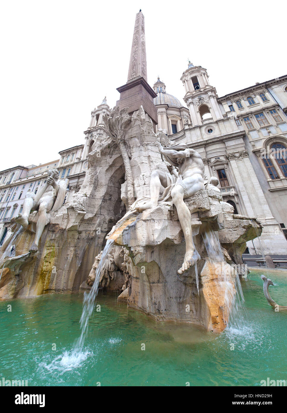 Fontana dei Fiumi und Sant'Agnese in Agone Fassade auf der Piazza Navona, Rom (Italien). Stockfoto