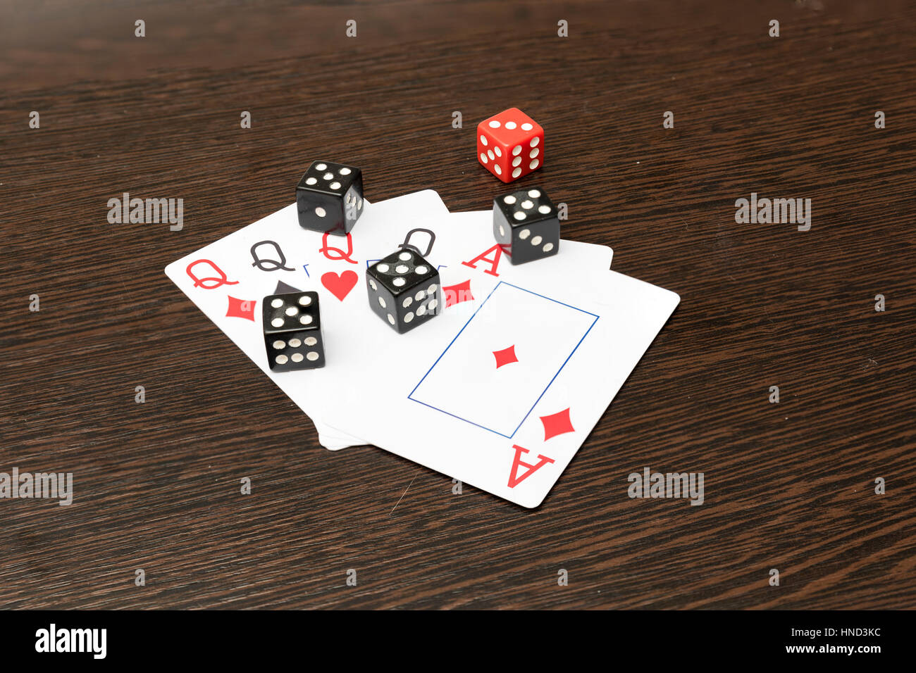 Poker-Hände - Four Of A Kind. Detailansicht von fünf Spielkarten bilden die Poker vier eine gütige Hand. Quadratisches Format Fotografie. Textur hinzugefügt. Stockfoto