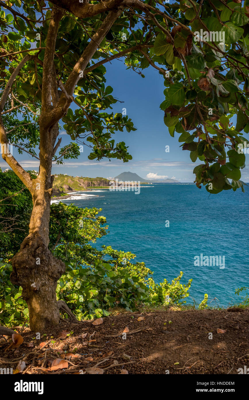 Bay auf der atlantischen Seite der karibischen Insel St. Kitts Stockfoto