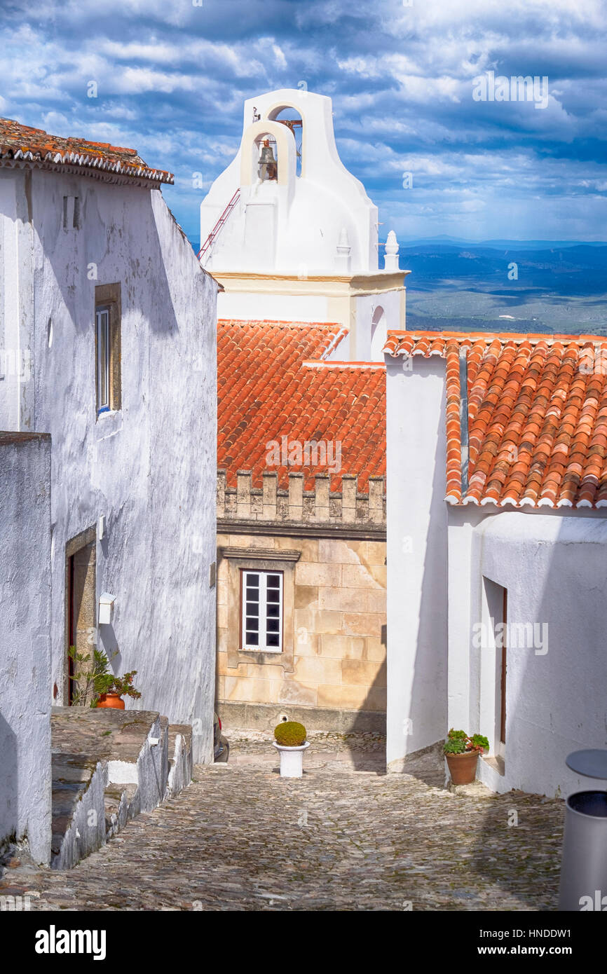 alte weiße Haus und kleine Straßen in Marvao, Alentejo, Portugal Stockfoto