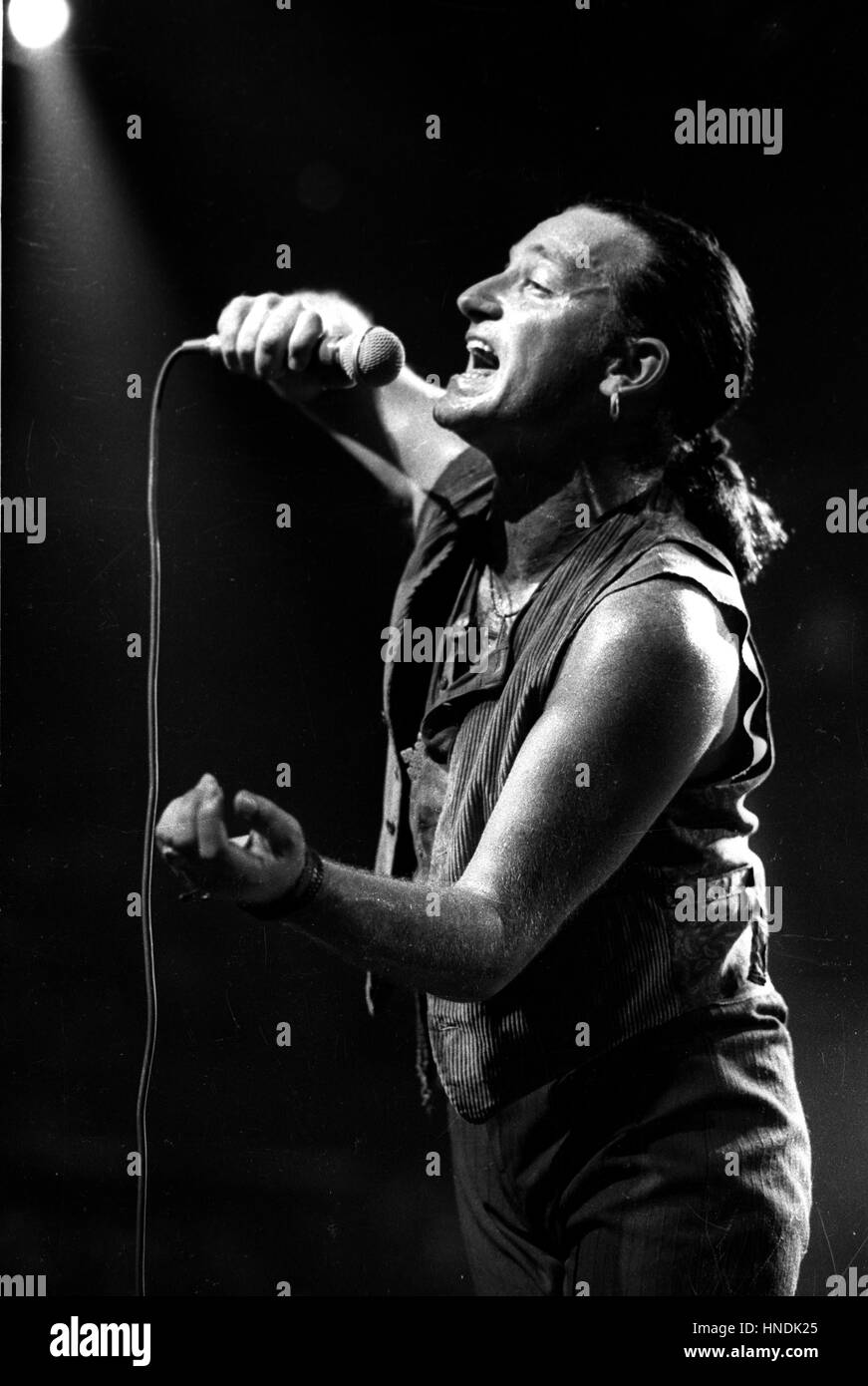 U2 Bono Gesang in Boston Garden1987 Stockfoto