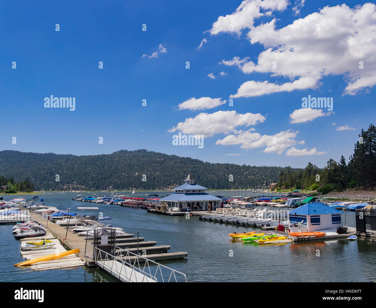 Los Angeles, JUL 21: Der schöne Hafen in Big Bear Lake am JUL 21,2014 in Los Angeles Stockfoto