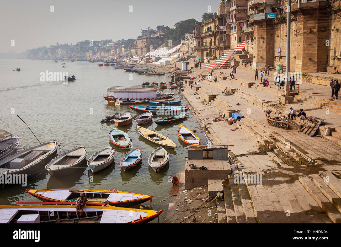 Panorama, Panorama, Blick auf die ghats von Munshi Ghat, im Ganges, Varanasi, Uttar Pradesh, Indien. Stockfoto