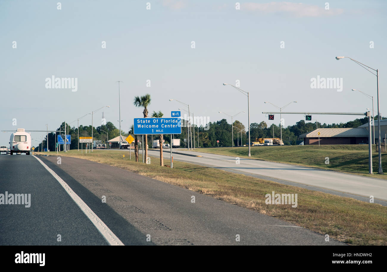 Florida Welcome Center Zeichen auf die Autobahn i-10 nördlich von Pensacola, Florida USA Stockfoto