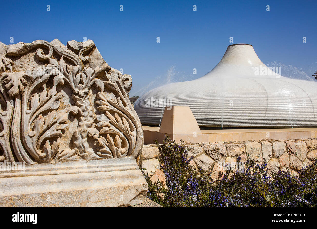 Israel-Museum, Schrein des Buches und eine römische archäologische Stück, Jerusalem, Israel. Stockfoto