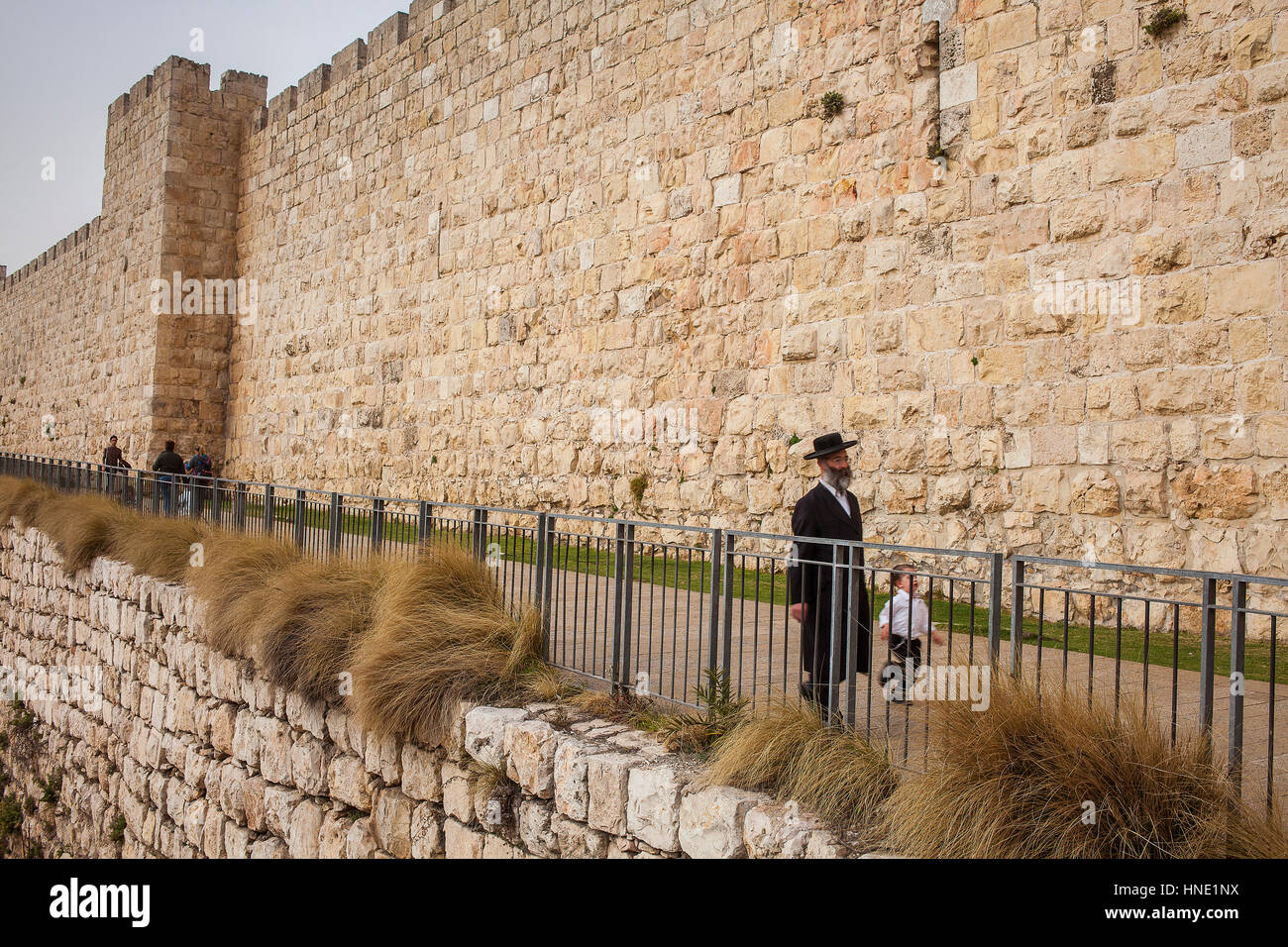 Stadtmauer von Jerusalem in der Nähe der Jaffa-Tor, Altstadt, Jerusalem, Israel. Stockfoto