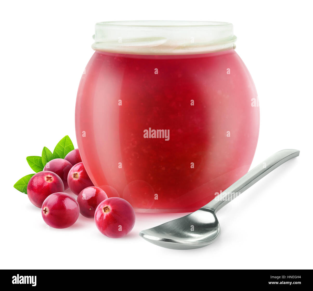 Isolierte Cranberry Marmelade. Cranberry Früchte und offene Marmeladenglas isoliert auf weißem Hintergrund mit Beschneidungspfad Stockfoto