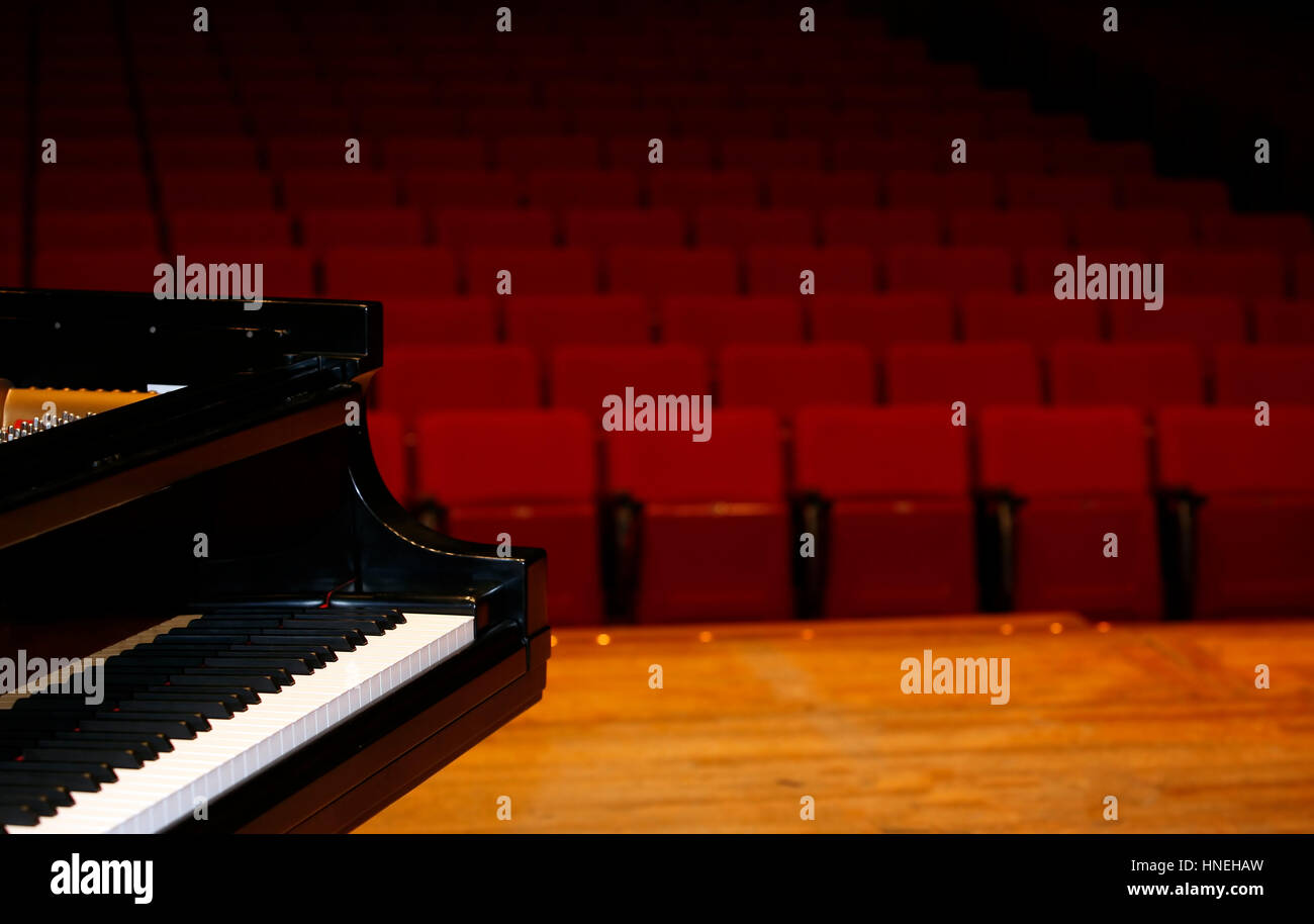  Speichern Download Vorschau Konzert-Flügel, Blick von der Bühne-Farb-Version-mit Platz für Werbung Stockfoto
