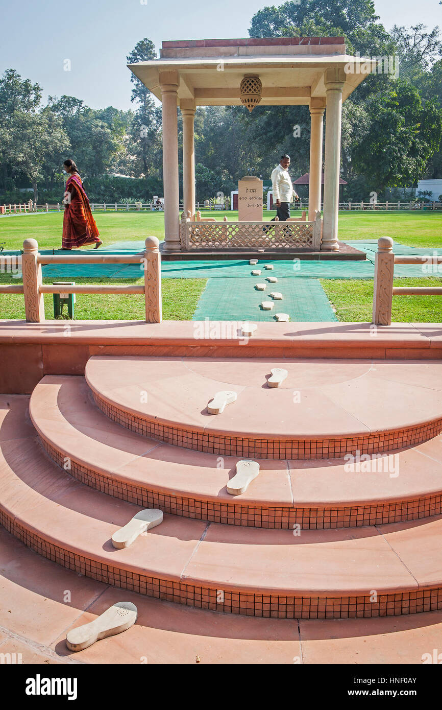 Gandhi Smriti Museum, der Heimat von Mahatma Gandhi für letzten 144 Tage seines Lebens, bevor er am 30. Januar 1948 erschossen wurde. Die Spuren repräsentieren seine L Stockfoto