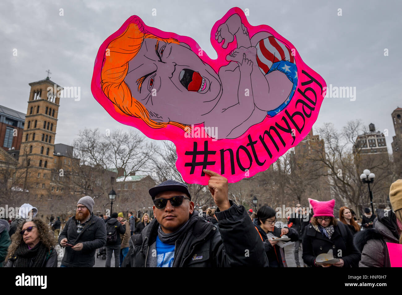 New York, Vereinigte Staaten von Amerika. 11. Februar 2017. Tausende von New Yorkern Rallye am Washington Square Park Plaza Garibaldi mit Planned Parenthood zu reagieren und reagieren auf die "Defund Planned Parenthood" Proteste geplant an Planned Parenthood Standorten quer durch Amerika an diesem Samstag stehen. Bildnachweis: Erik McGregor/Pacific Press/Alamy Live-Nachrichten Stockfoto