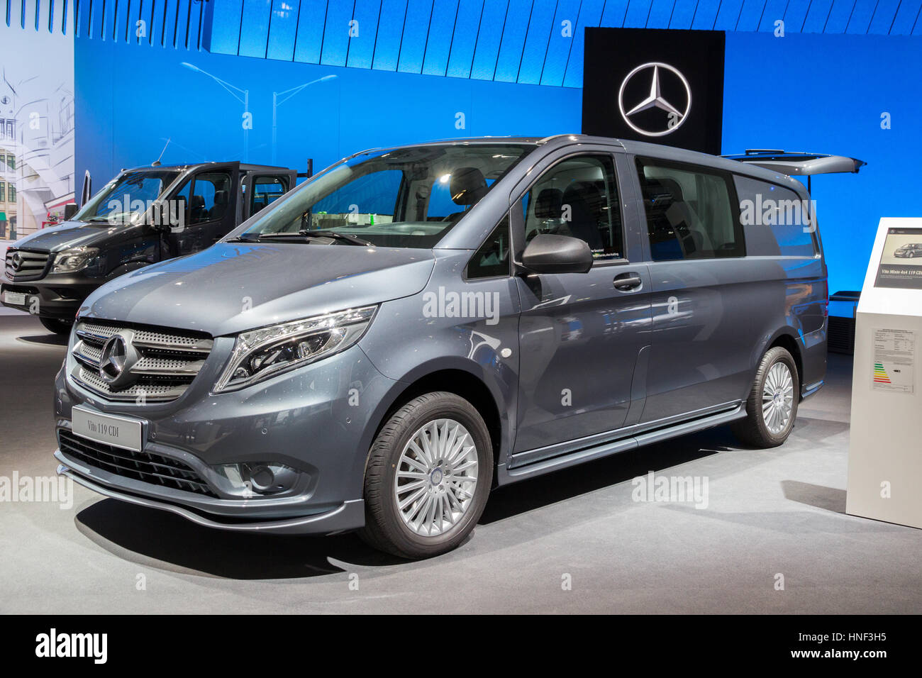 Mercedes benz vito -Fotos und -Bildmaterial in hoher Auflösung – Alamy