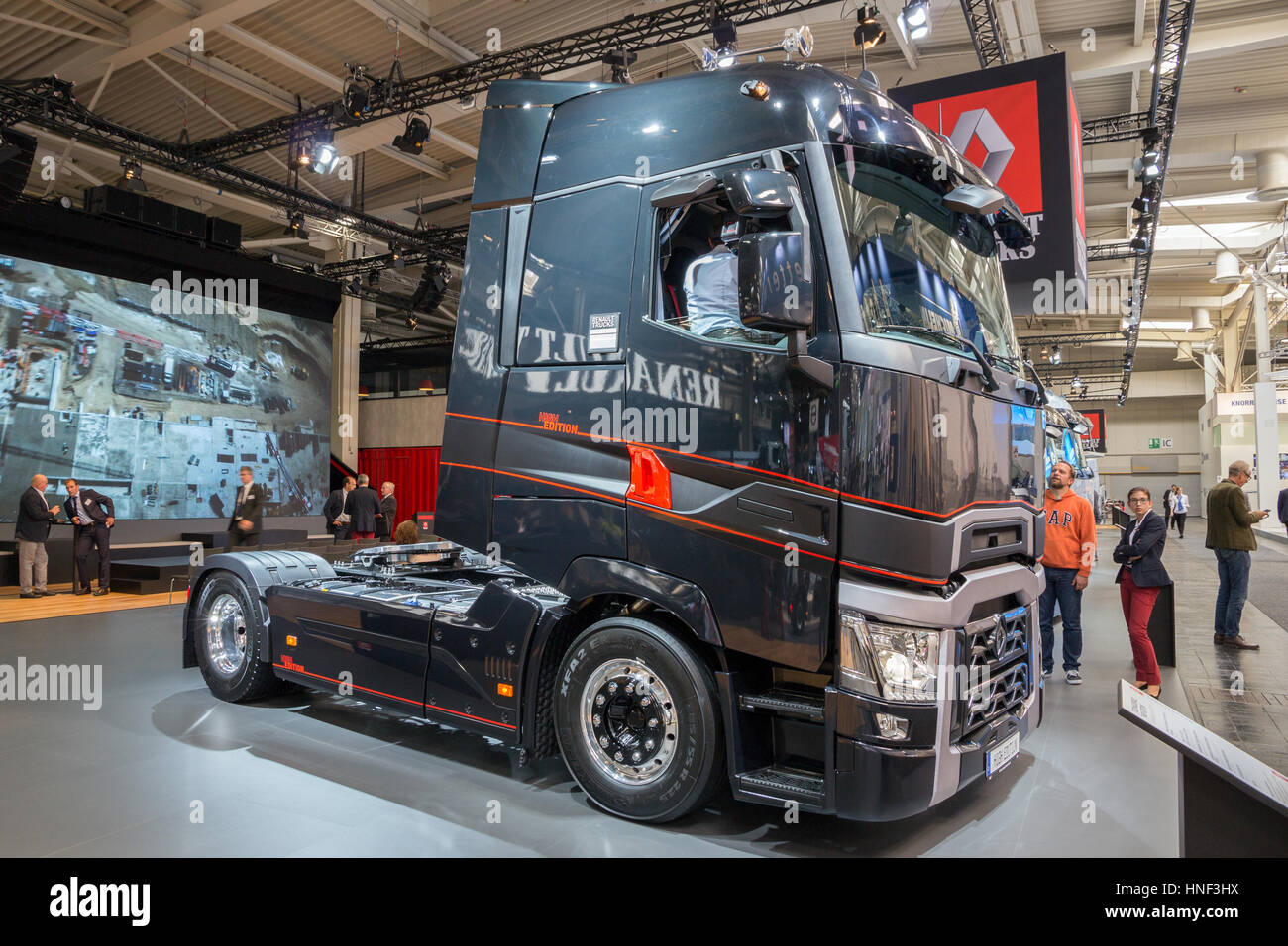 HANNOVER, Deutschland - SEP 21, 2016: Renault Trucks T hohe Auflage auf der Internationalen Automobilausstellung für Nutzfahrzeuge LKW. Stockfoto