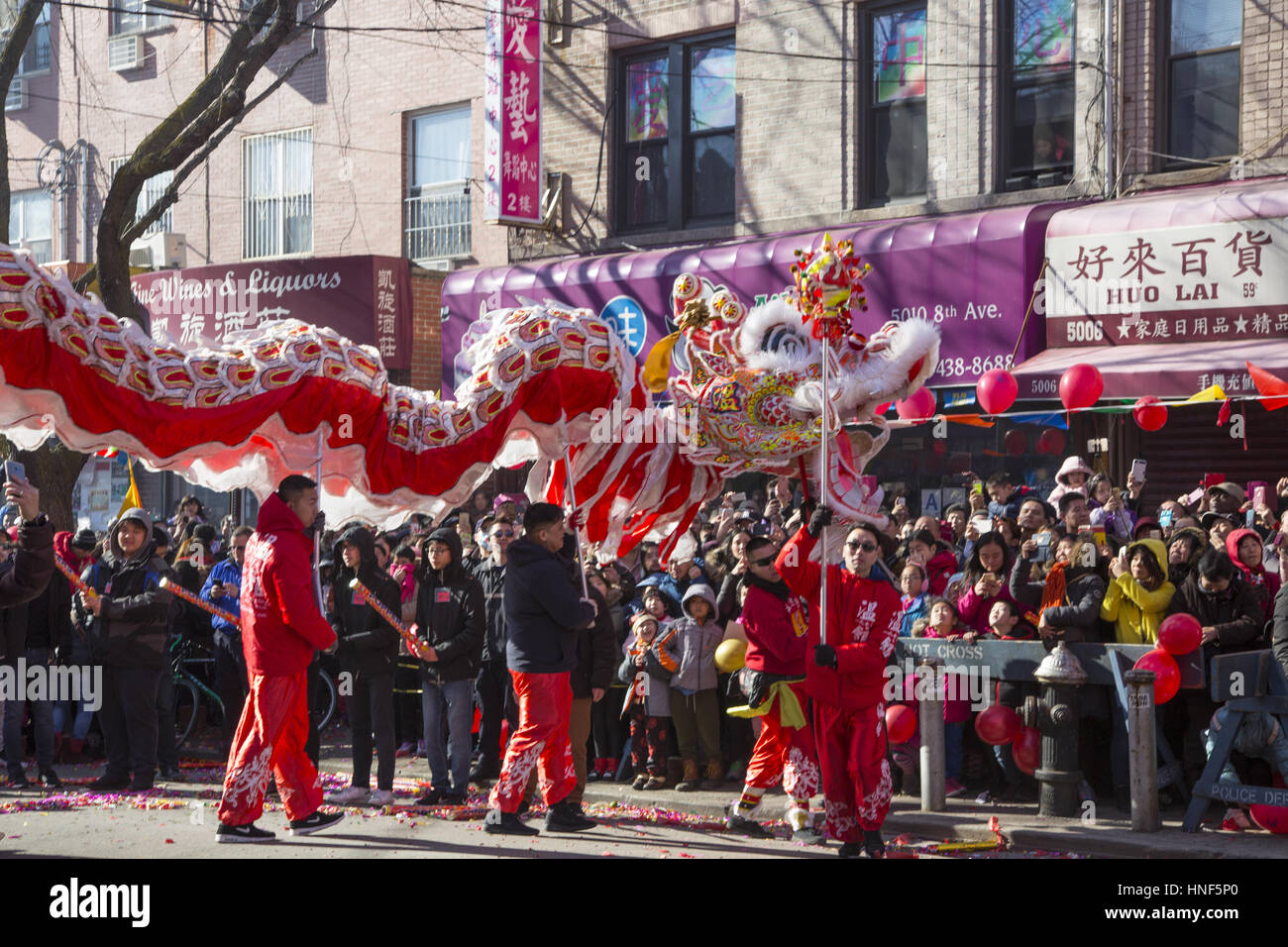 Chinese New Year, feiert "Jahr des Hahn" im Stadtteil Chinatown in Brooklyn, New York. Stockfoto