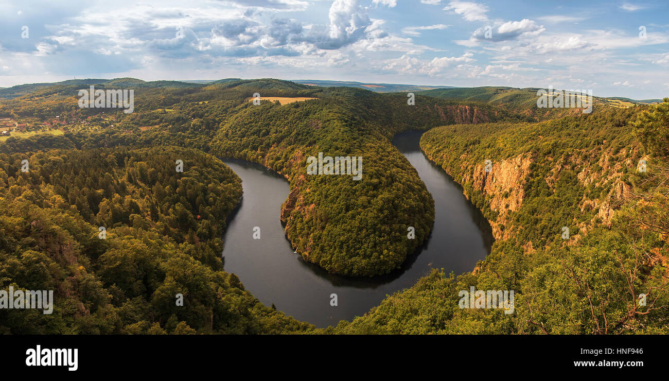 Mäander des Prager Moldau in der Nähe von Prag, berühmten Aussichtspunkt Stockfoto