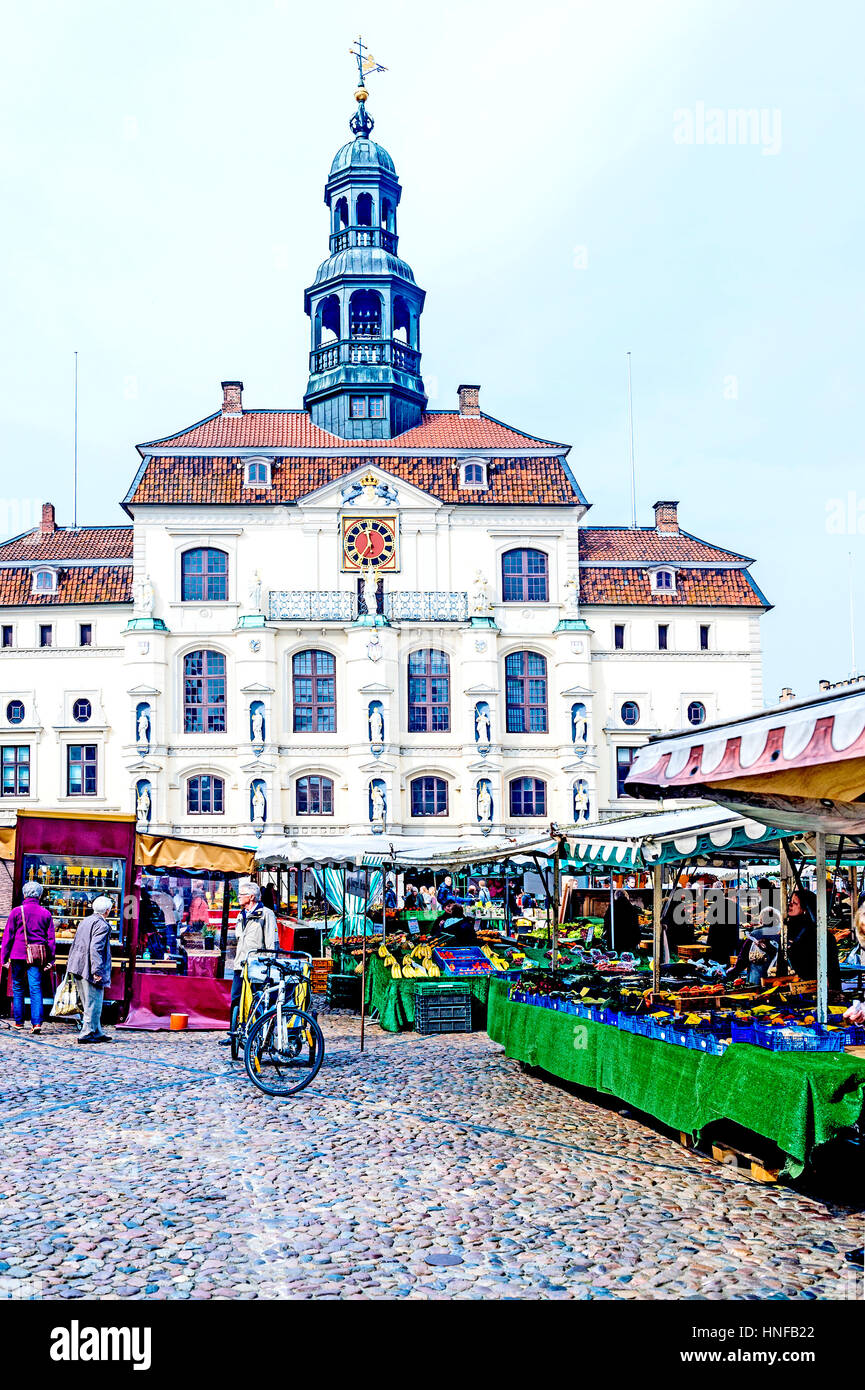 Lüneburg, Marktplatz Mit Gemüseständen; Lüneburg, Marktplatz mit Ständen Stockfoto