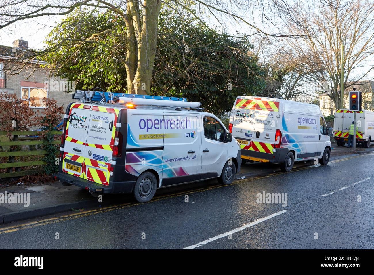 BT-Service vans geparkt am Straßenrand zu beheben einen Fehler in der Breitband Netzwerk Liverpool uk Stockfoto