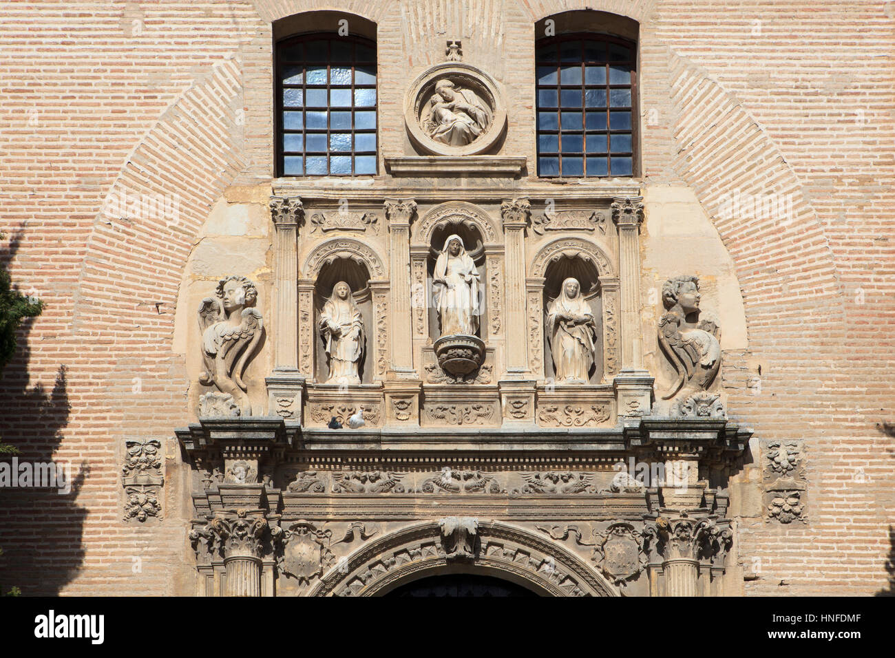Detail der Fassade der Iglesia de Santa Ana (1547) in Granada, Spanien Stockfoto