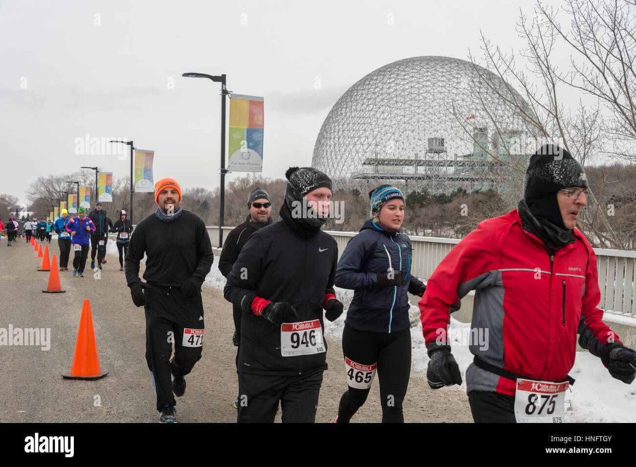 MONTREAL, Kanada, 12. Februar 2017: Läufer während hypothermen Halbmarathon Credit: Marc Bruxelle/Alamy Live-Nachrichten Stockfoto