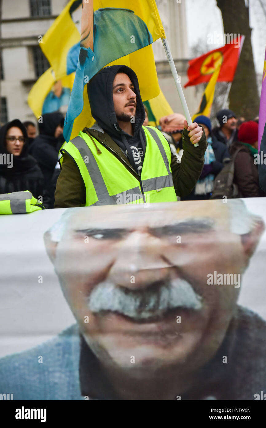 Whitehall, London, UK. 12. Februar 2017. London-Kurden protest über die Festnahme des PKK-Führers Abdullah Öcalan am 15. Februar 1999. Bildnachweis: Matthew Chattle/Alamy Live-Nachrichten Stockfoto