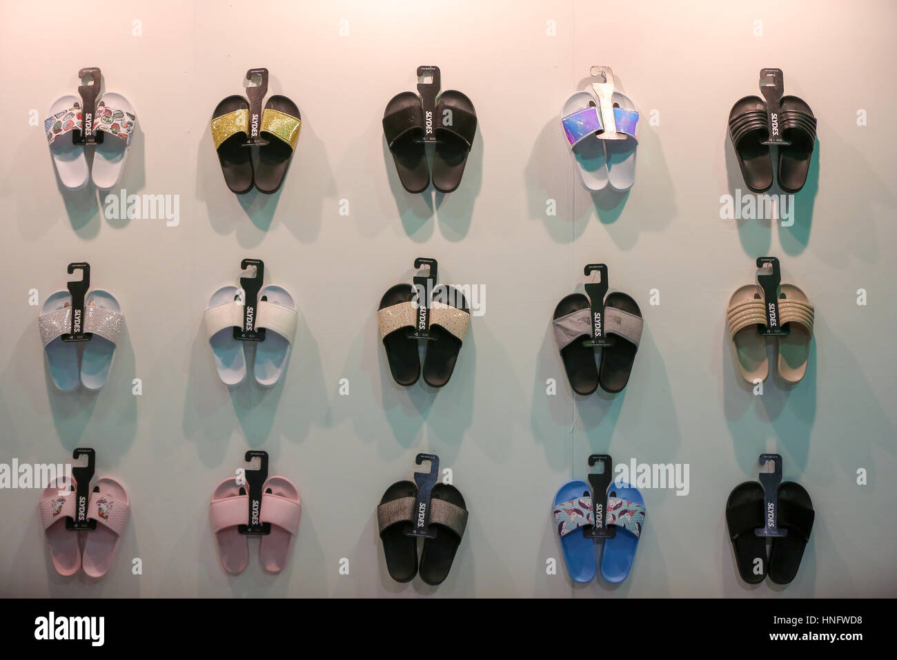 Olympia London, UK 12. Februar 2017 - Schuhe auf dem Display bei Pure London Stockfoto