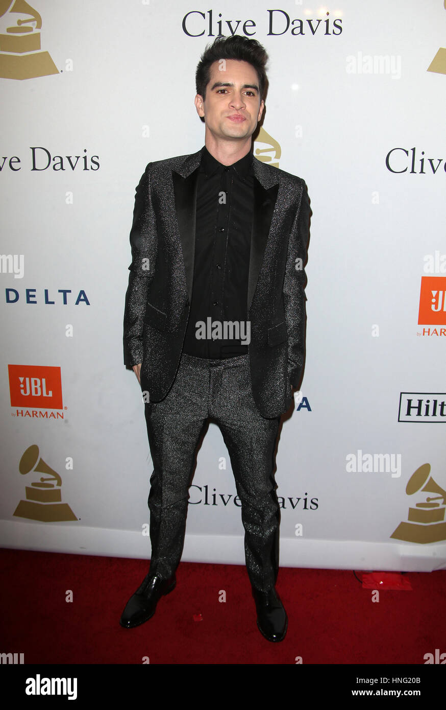 Beverly Hills, CA. 11. Februar 2017. Brendon Urie, Pre-GRAMMY-Gala und Gruß an Industrie Ikonen Debra Lee im Beverly Hilton Hotel In Kalifornien am 11. Februar 2017 zu Ehren. Stockfoto