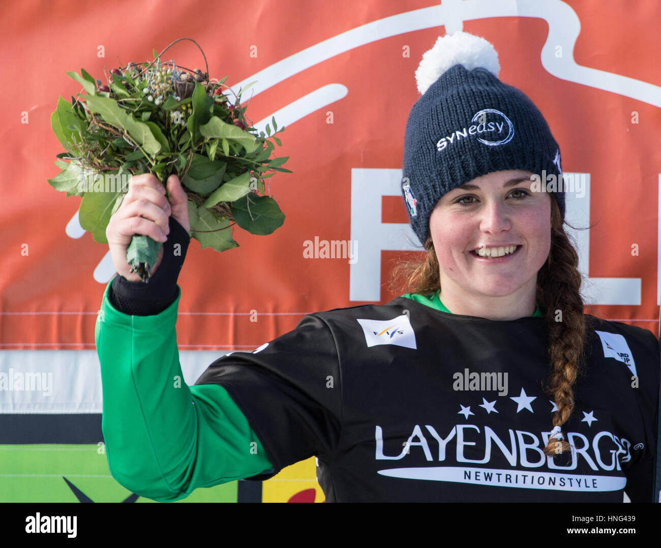 11. Februar 2017, Felberg, Deutschland; Gewinner Michaela Moioli aus  Italien feiert ihren Sieg bei den Snowboard Cross-Weltcup am Feldberg Berg  im Schwarzwald, Deutschland Stockfotografie - Alamy