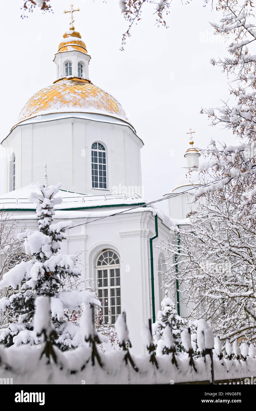 Kirche der Heiligen Dreikönigstag im Winter verschneiten Polozk, Weißrussland Stockfoto