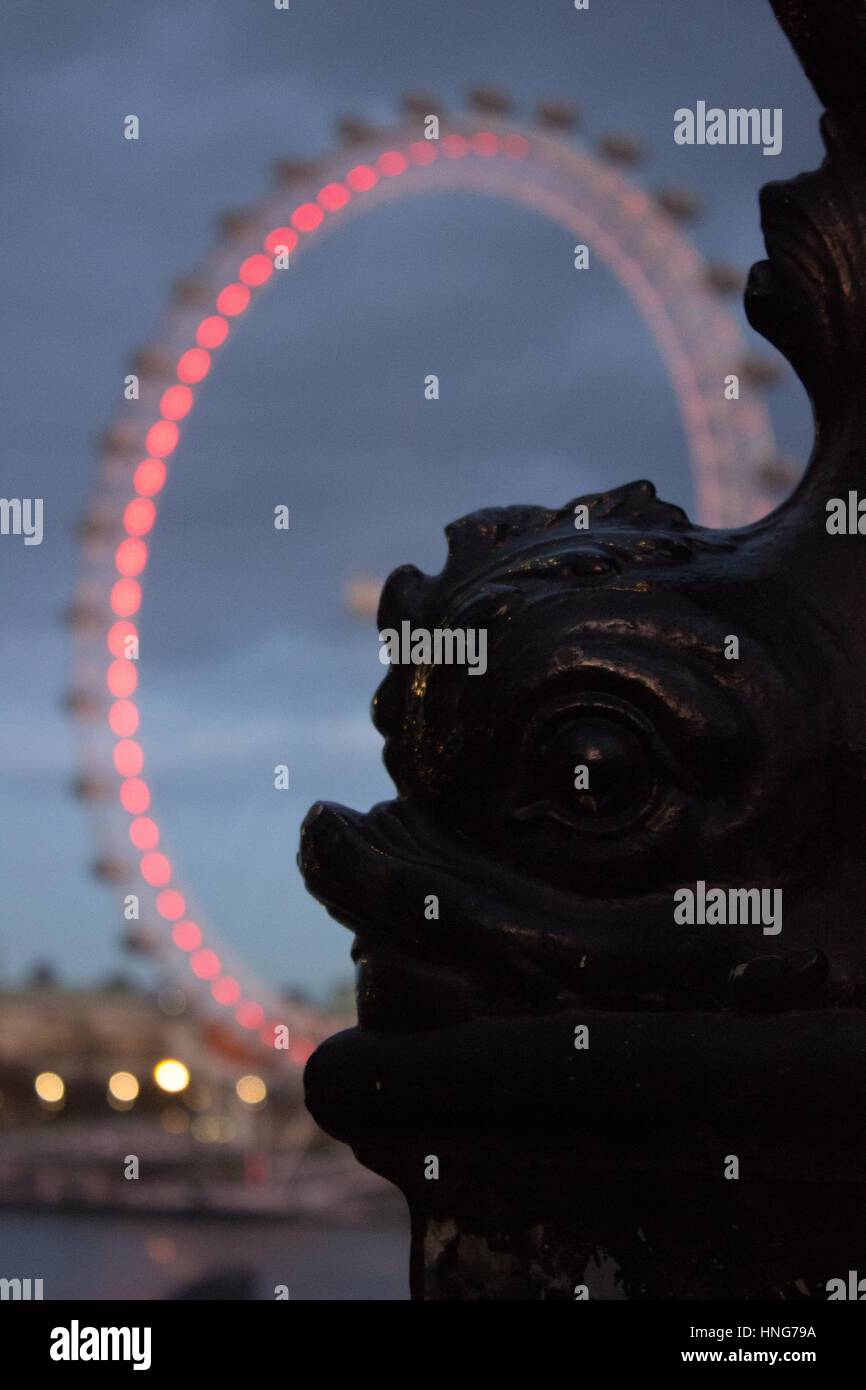 Fisch-Ornament mit dem London Eye Stockfoto